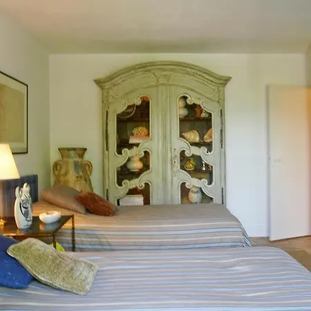 Tropezian Arty House 公寓
